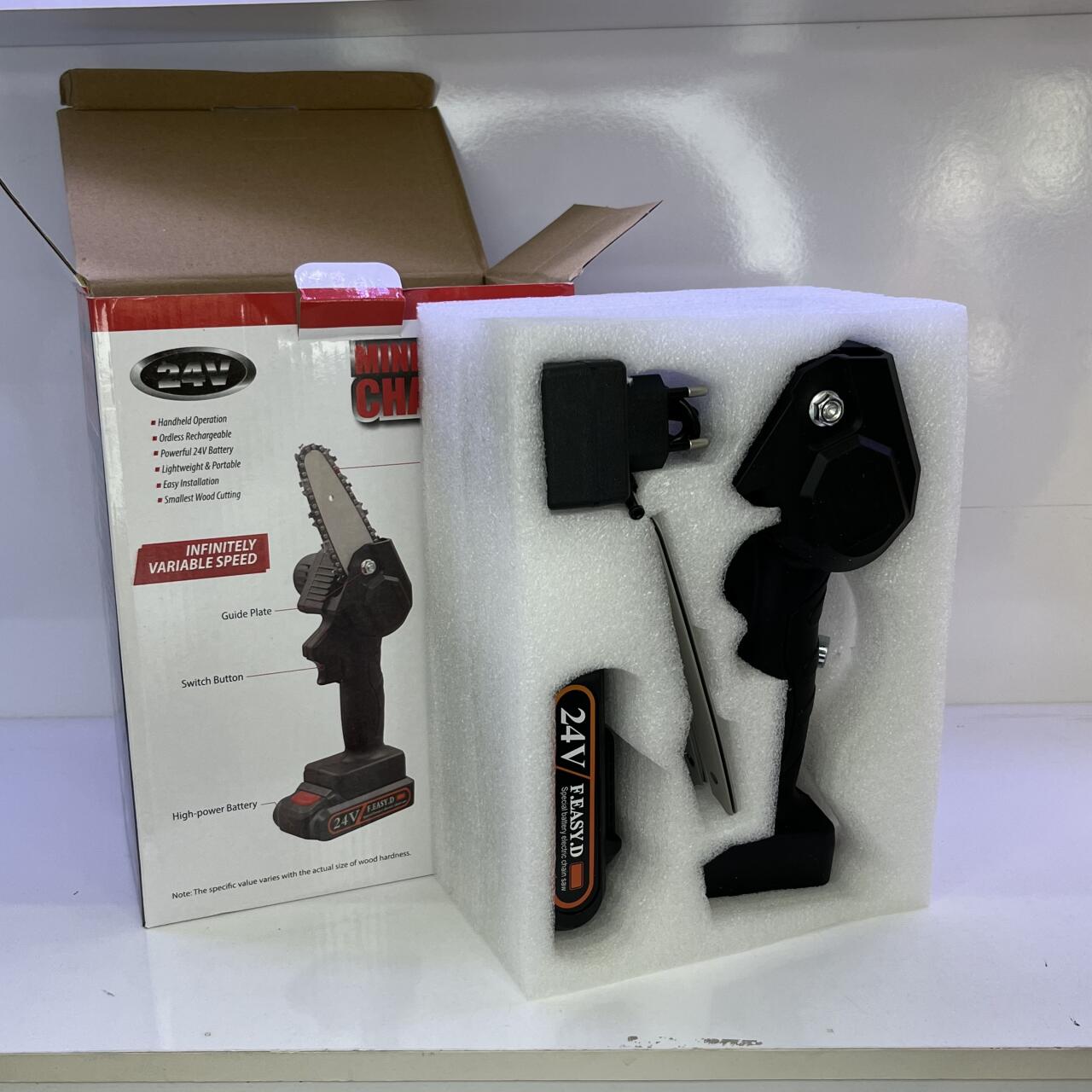 Mini Motosierra Eléctrica de Mano – Potencia Portátil para Cortes Precisos